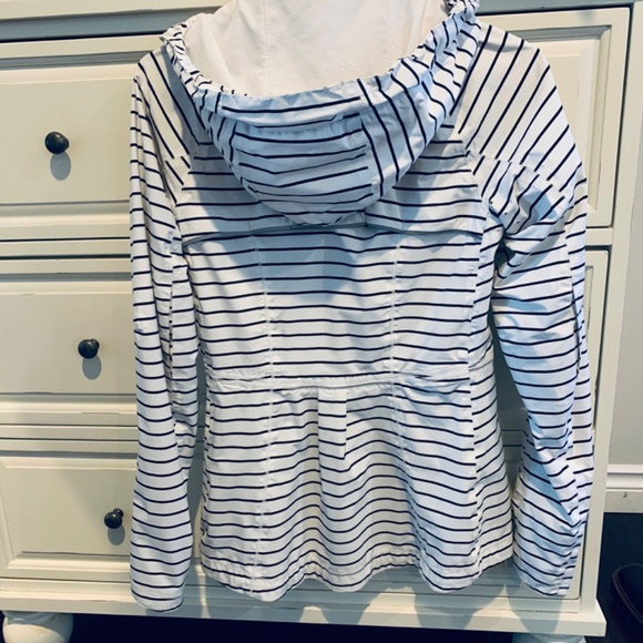 Lululemon Run: In the Rain jacket Quiet Stripe Indigo White Women sz 4 - Picture 3 of 6